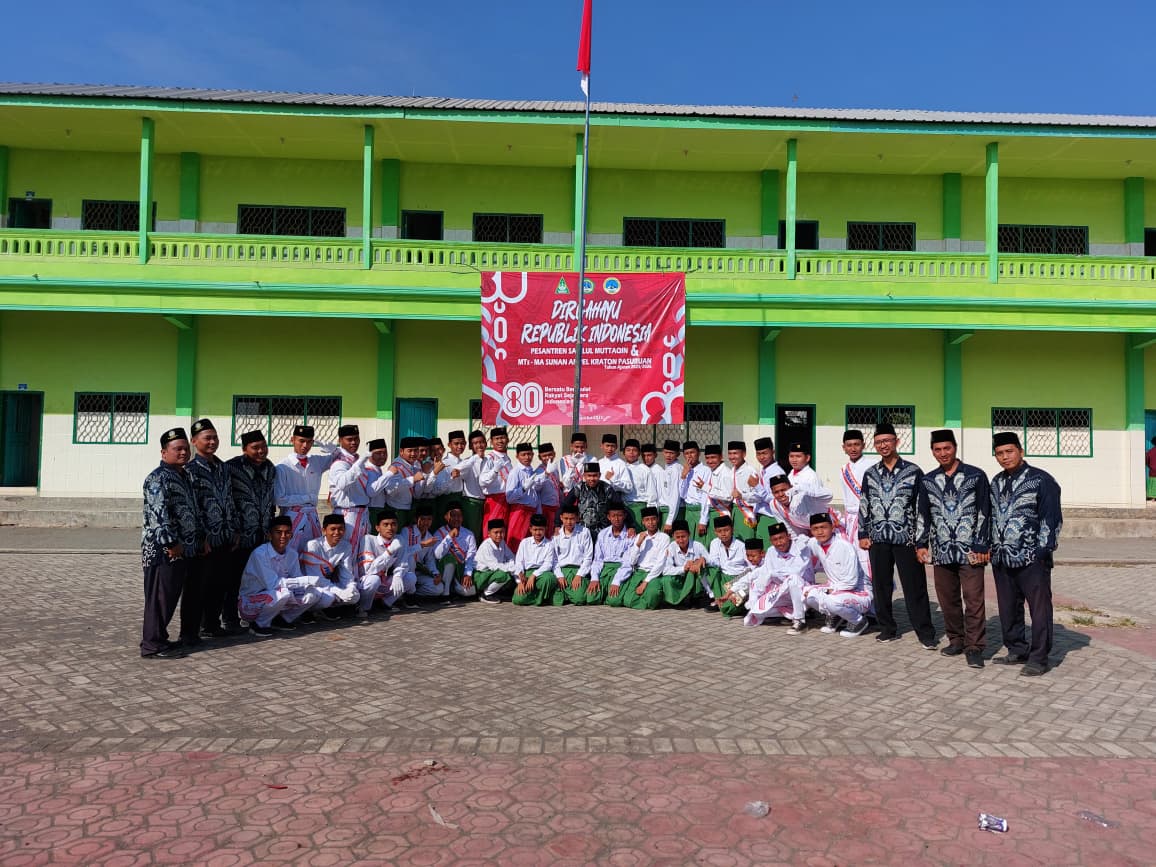 Upacara Kemerdekaan ke-80: Pesan Kedisiplinan untuk Generasi Penerus di MTs Sunan Ampel
